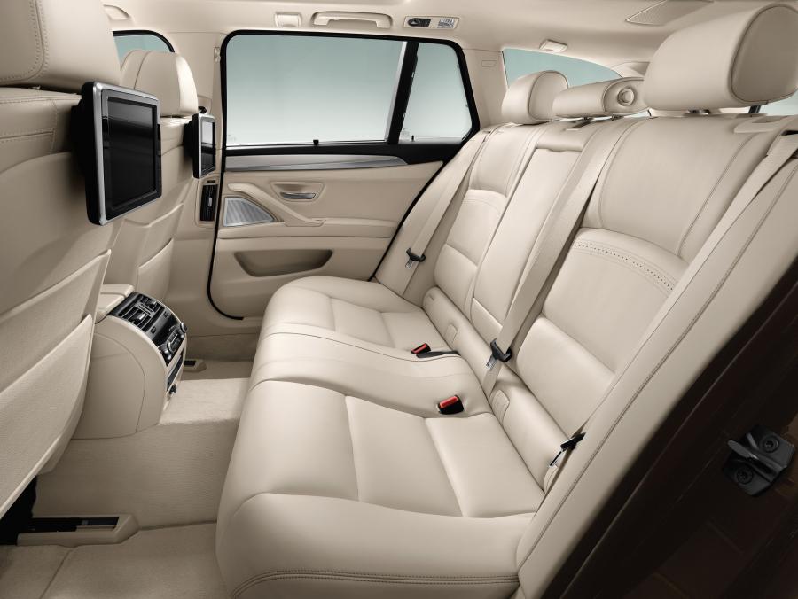 Интерьер BMW 530d xDrive Touring Modern Line (F11) 2013 года  (WW) (фото 29 из 40)